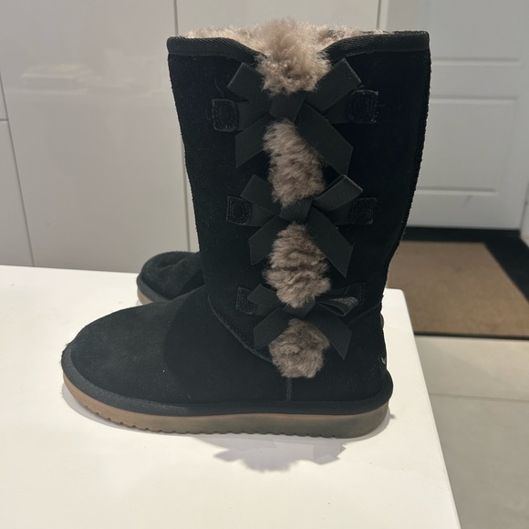 Koolaburra by Ugg boots for girls size 6 black - Picture 4 of 6